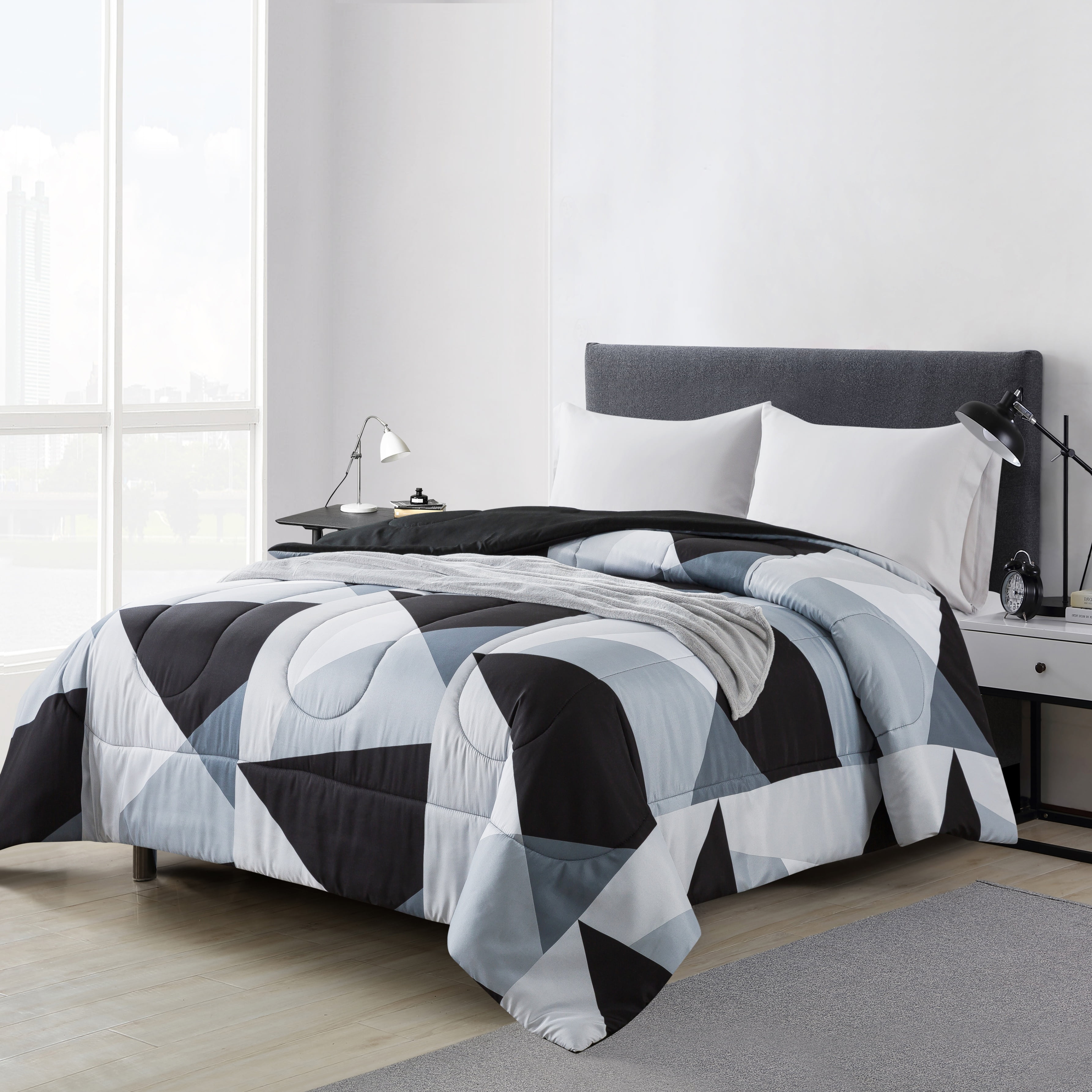 Mainstays Black & White Geometric 5 Piece Bed in a Bag Comforter Set with Sheets and Plush Throw, Queen