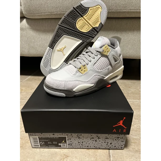 Ni - ke Air Jordan 4 Retro SE Craft GS Size 5.5Y / Womens Size 7 Photon Dust DV2262-021