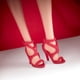 thumbnail image 4 of Barbie Signature 2022 Holiday Doll cabello rubio 6 años, 4 of 6