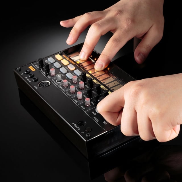 Sintetizador KORG Negro
