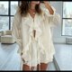 thumbnail image 5 of Traje de Dos Piezas para Mujer con Cuello en V Francés, Camisa Holgada con Volantes y Pantalones Cortos Beige M, 5 of 10