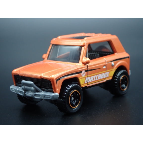 Open Box INTERNATIONAL SCOUT W HITCH 1:64 SCALE COLLECTIBLE DIORAMA DIECAST MODEL CAR