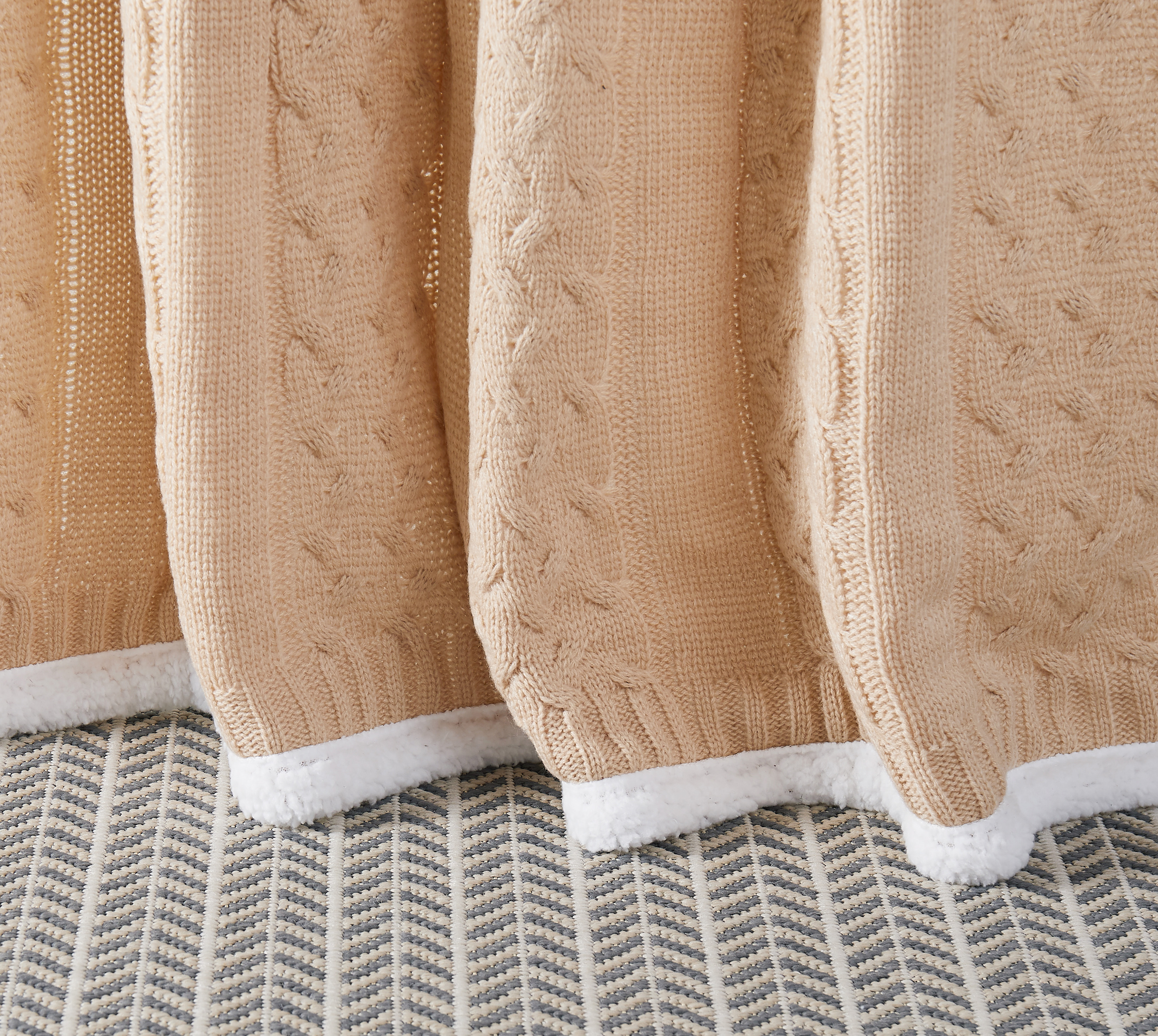Atri Sweater/Sherpa Throw Tan