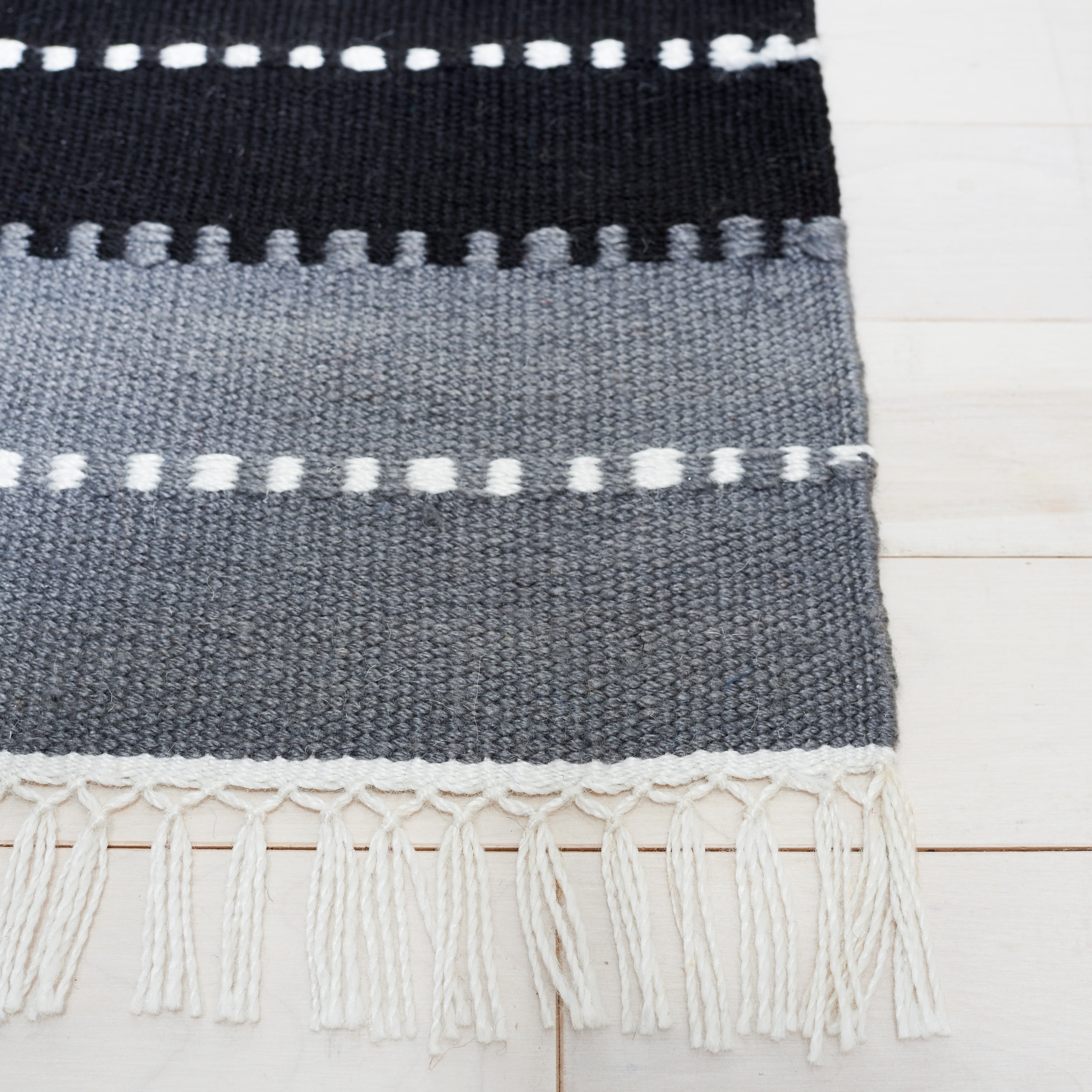 SAFAVIEH Striped Kilim Emma Striped Polyester Area Rug, Black/Ivory, 7' x 7' Square