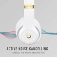 thumbnail image 4 of Casque d'Écoute Circum-Auriculaire Sans Fil à Réduction de Bruit Restored Beats Studio3 - Puce W1, Bluetooth Classe 1, 22 Heures d'Écoute, Microphone Intégré - (Blanc), 4 of 10