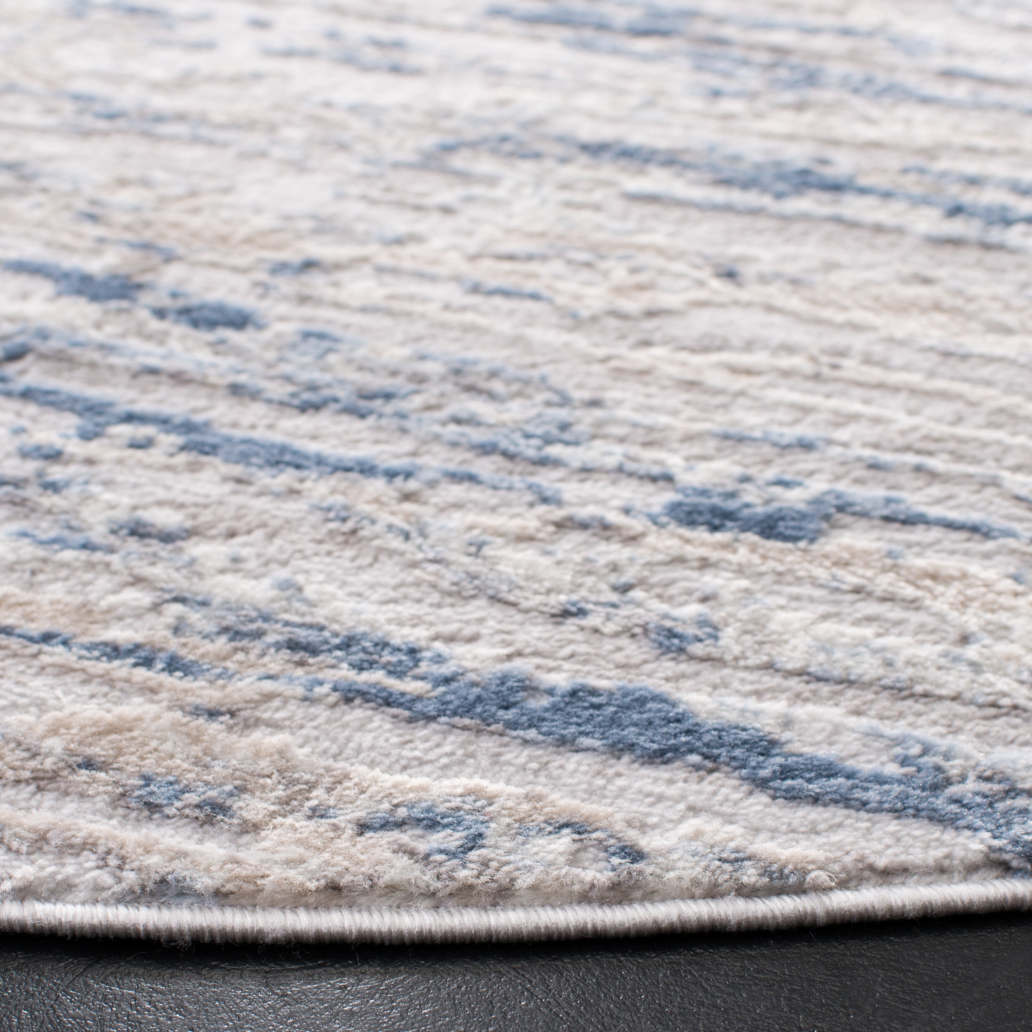 Safavieh Amelia Lester Abstract Area Rug, Ivory/Blue, 6' x 8' Oval