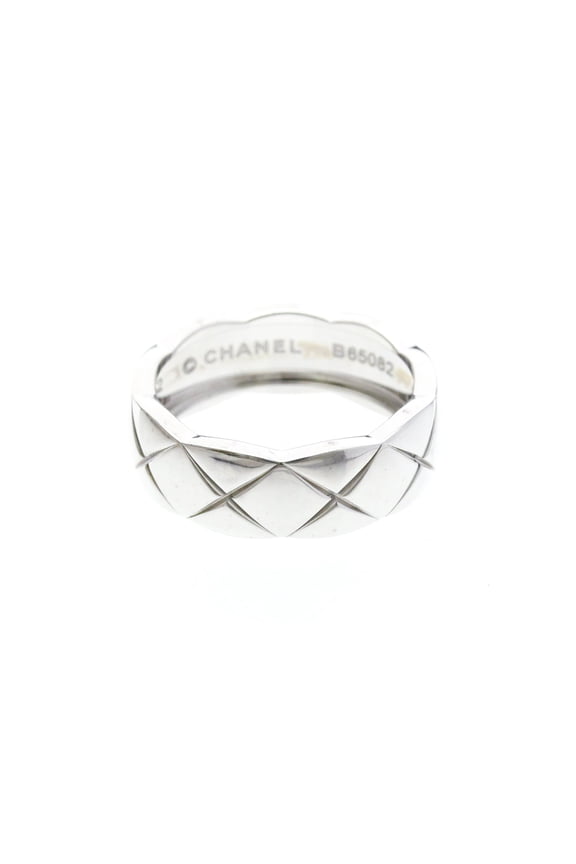 Pre-Owned Chanel Coco Crush Ring, Medium Size White Gold (18K) Fashion No Stone Band Ring Silver