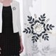 thumbnail image 3 of Broche con forma de copo de nieve y perlas de imitación de diamantes de imitación, accesorio para cárdigan, bufanda, para mujeres, niñas y adolescentes., 3 of 5