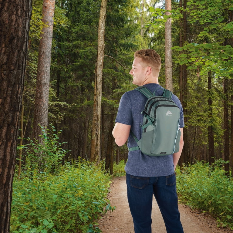 Ozark Trail Hydration-Compatible Juniper 14L Daypack, Green