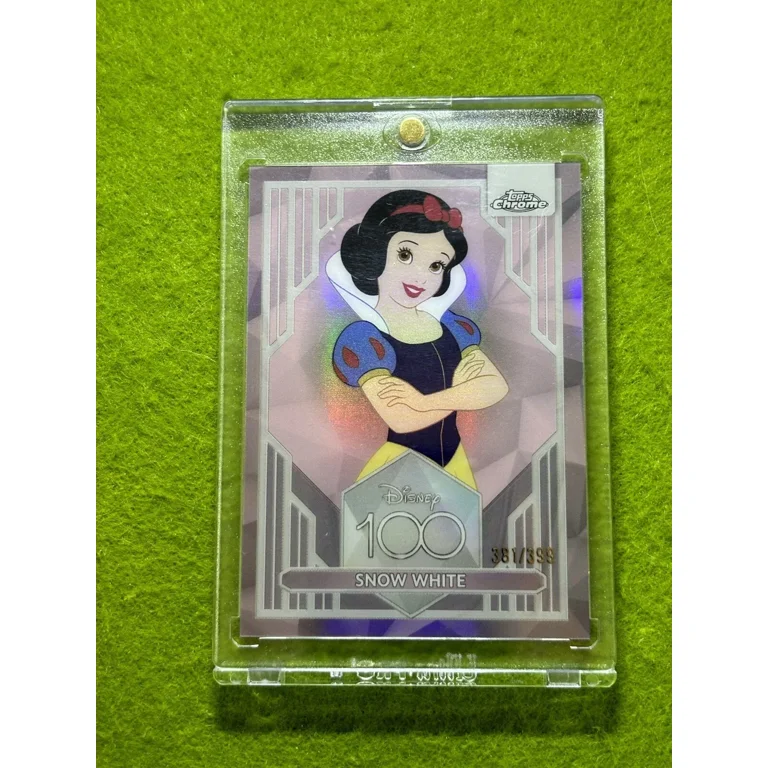 Snow White DISNEY 100 PINK REFRACTOR # /399 SP CARD 2023 Topps