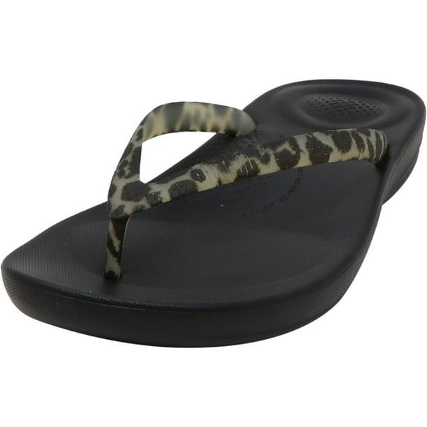 black iqushion fitflops