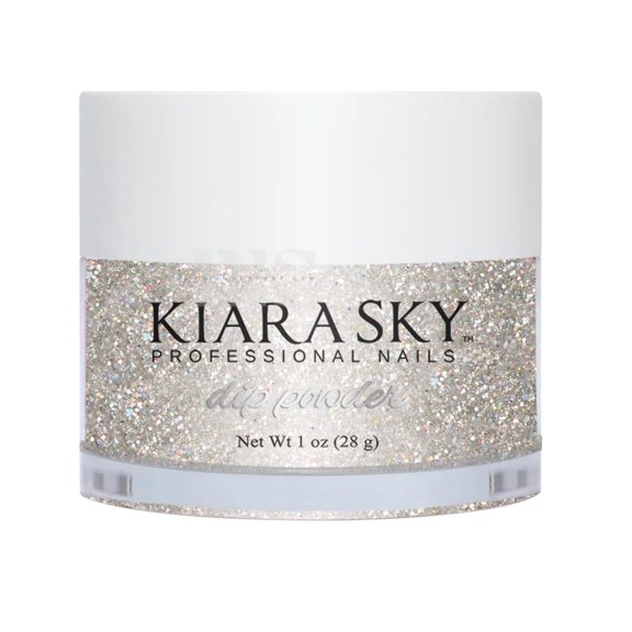 Kiara Sky dip powder time for a selfie D437