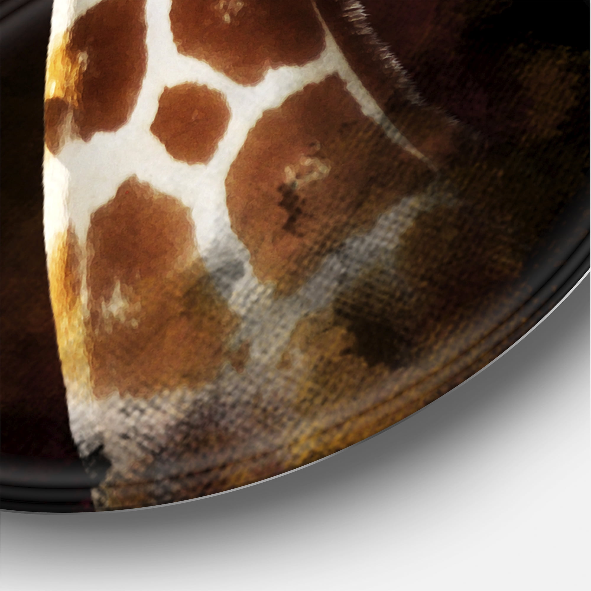 Designart 'Close UP Of Two Giraffes Kissing I' Farmhouse Circle Metal Wall Art 29x29 - Disc of 29