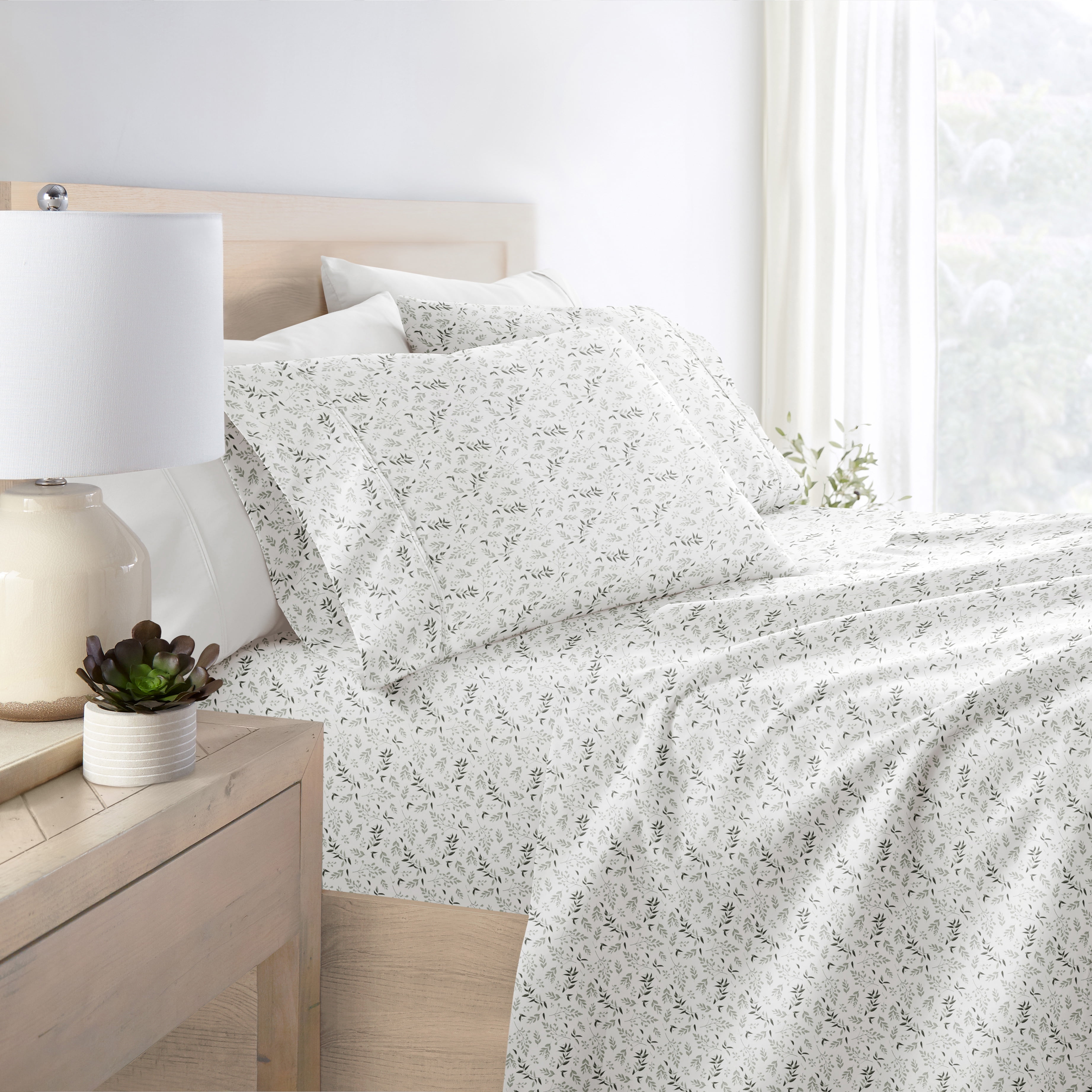 Noble Linens 4 Piece Pattern Microfiber Bed Sheets Set, Tossed Foliage Eucalyptus, Cal King