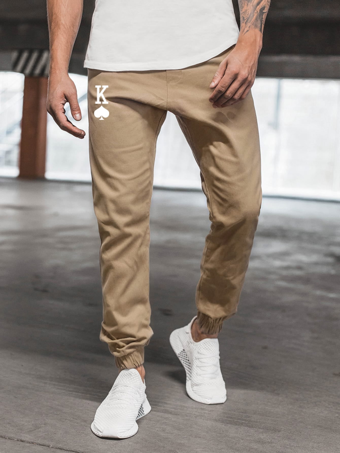Khaki Preppy Men Letter Graphic 
