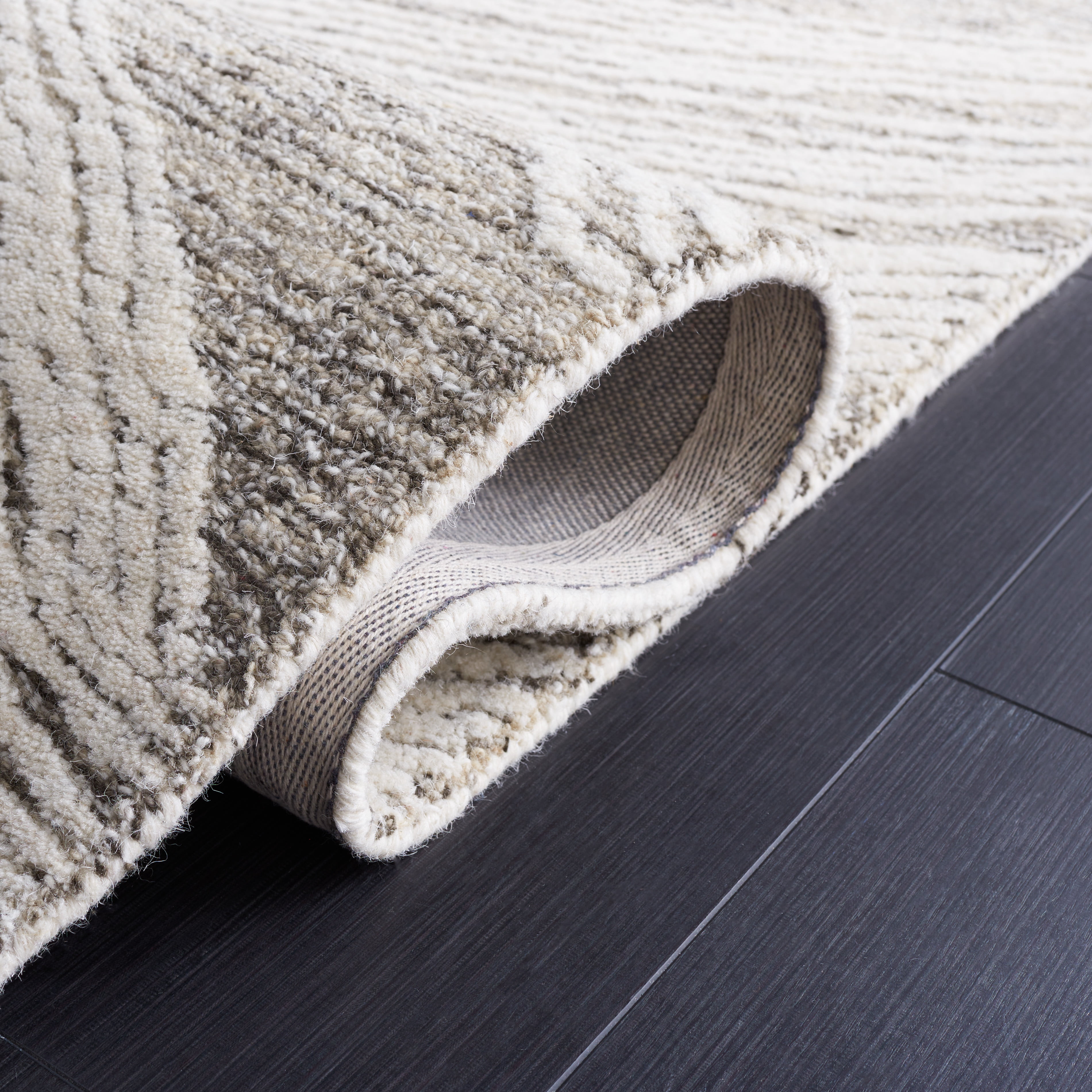 SAFAVIEH Abstract Lidija Abstract Wool Area Rug, Charcoal/Ivory, 4' x 4' Round