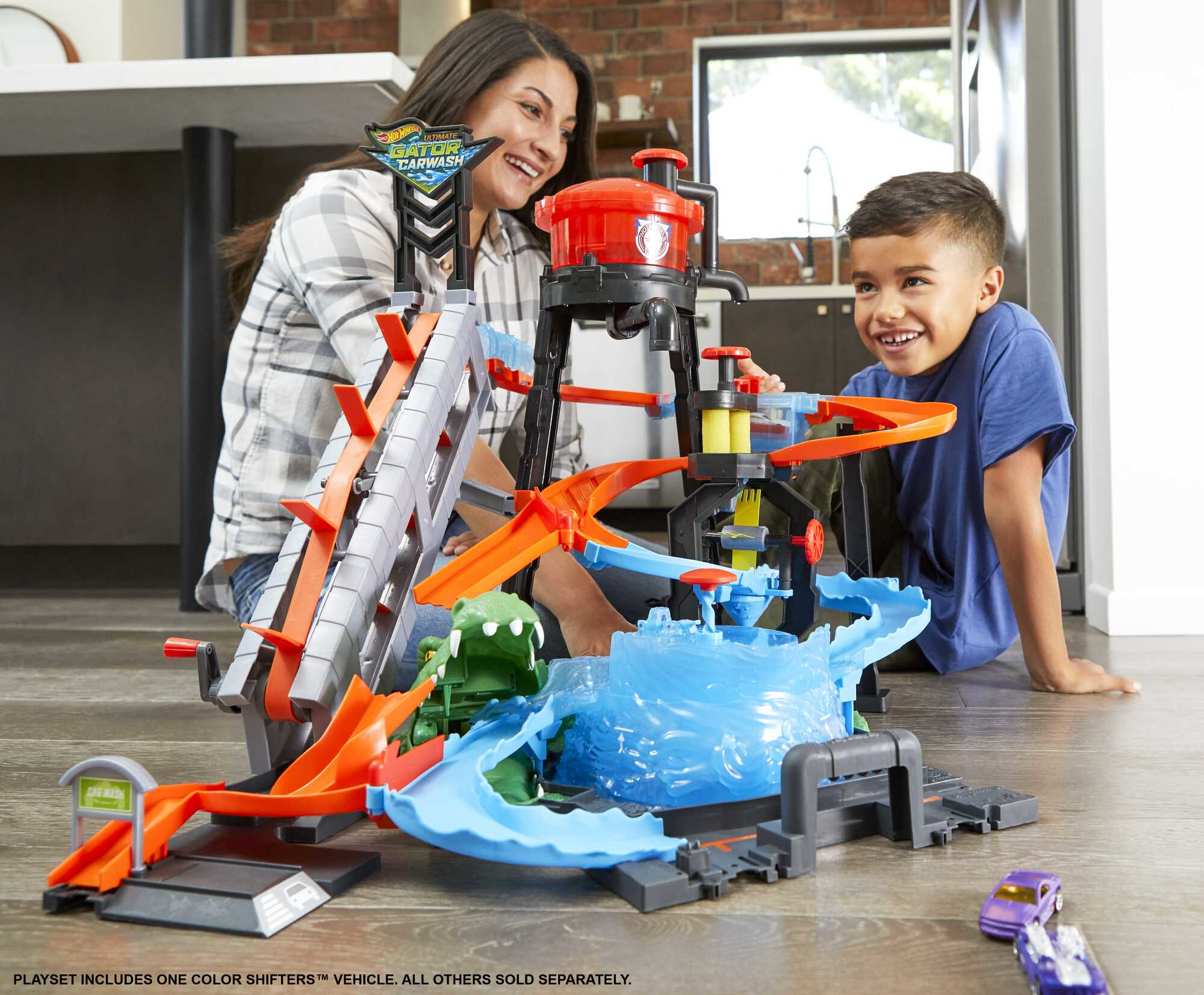 Hot Wheels Ultimate Gator Car Wash Playset with Color Shifters Toy Car in 1:64 Scale - image 3 of 7
