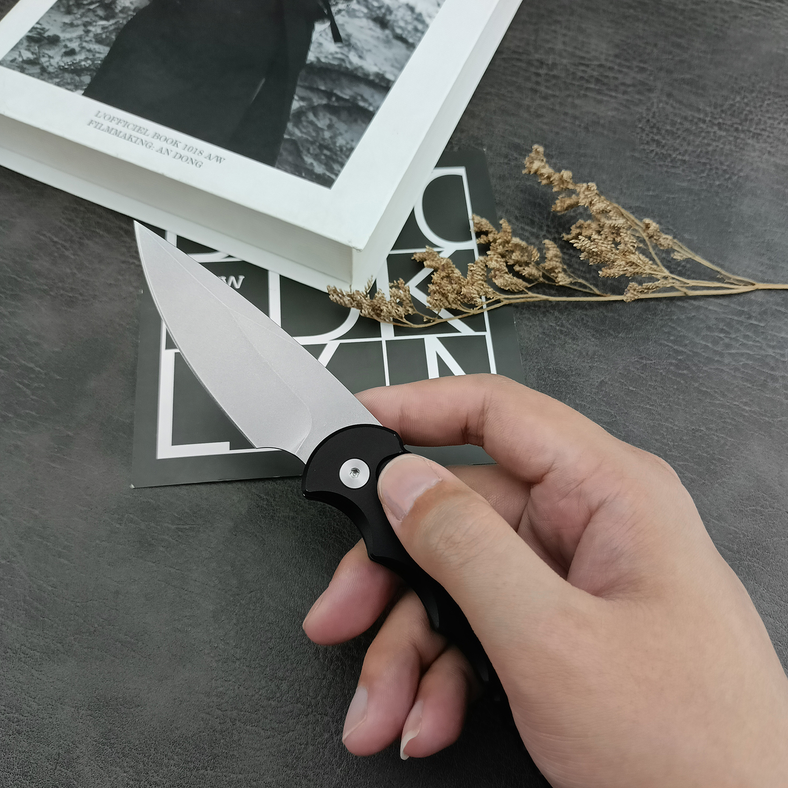 EDC Utility Knife with Pocket Clip, Folding Pocket Knife with 2.8’’ D2 Blade Aluminum Alloy Handle for Camping Hiking
