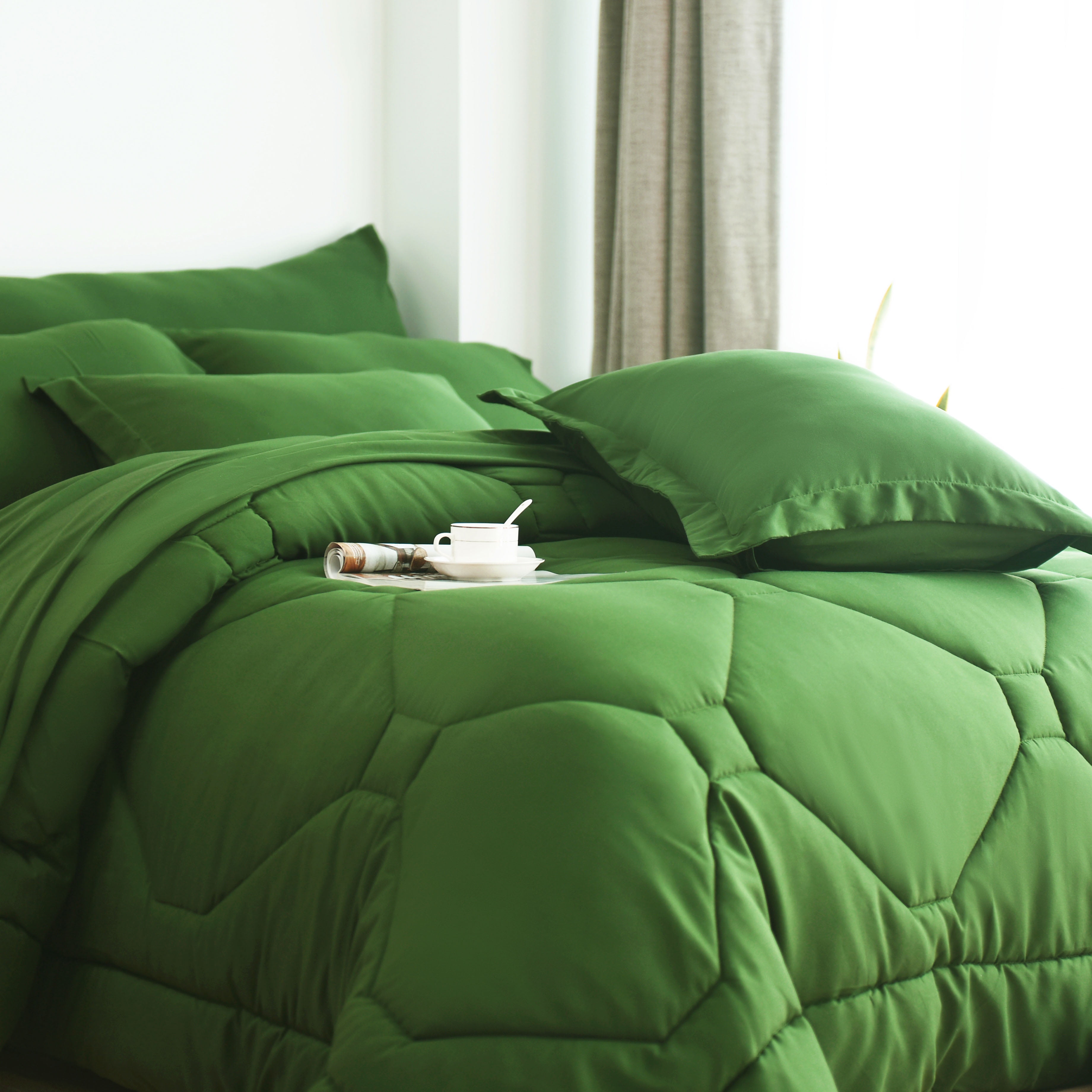 HIG 8 PCS Modern Comforter Set with Sheets All Season Bed in a Bag, Green, King Size