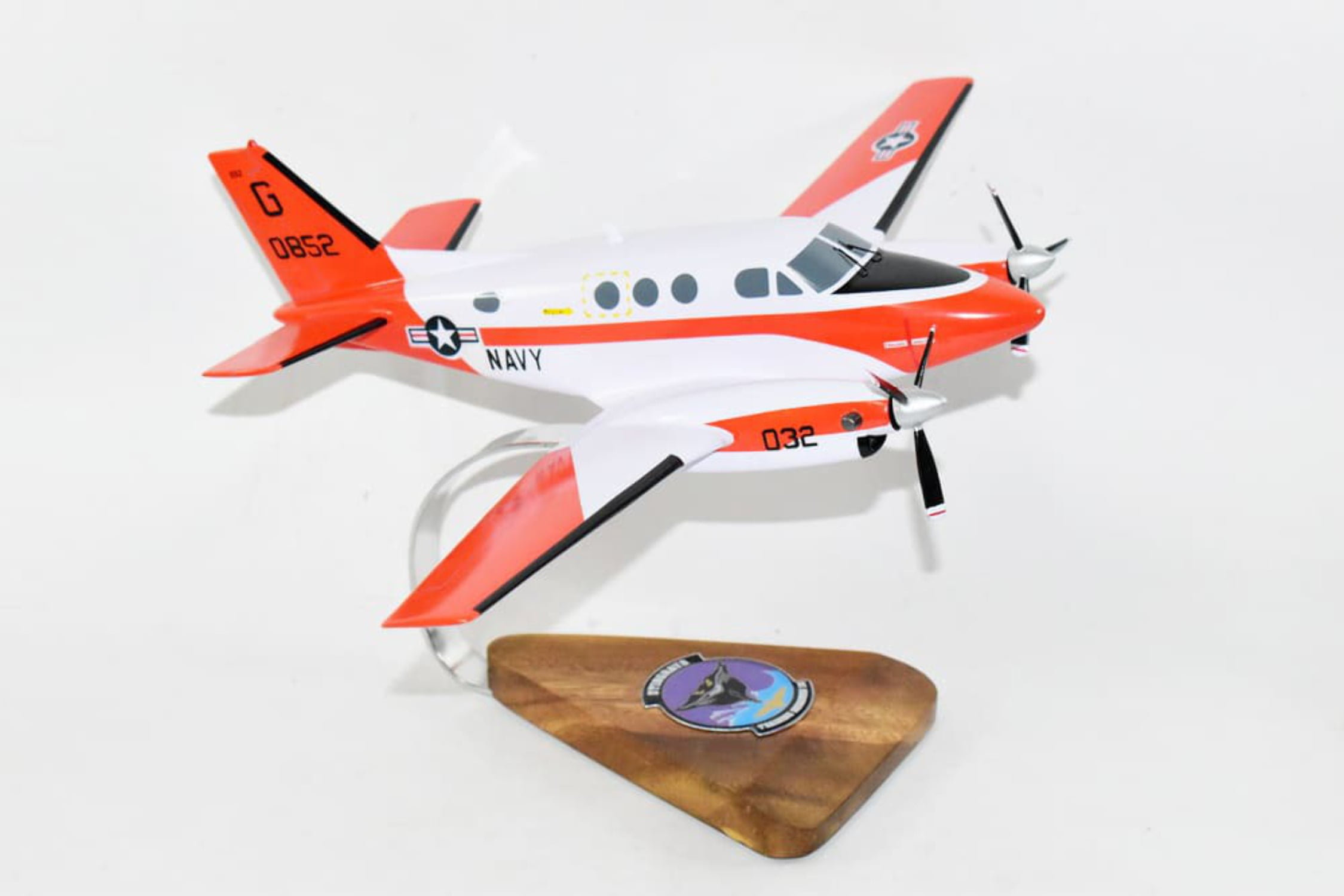 Beechcraft T44C Pegasus, VT35 Stingrays (Navy) 1/33 Mahogany Scale