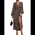 thumbnail image 1 of Vestido Holgado Informal con Escote en V, Corte A, Larga y Abertura Alta para Mujer. Estampado de Leopardo M, 1 of 9