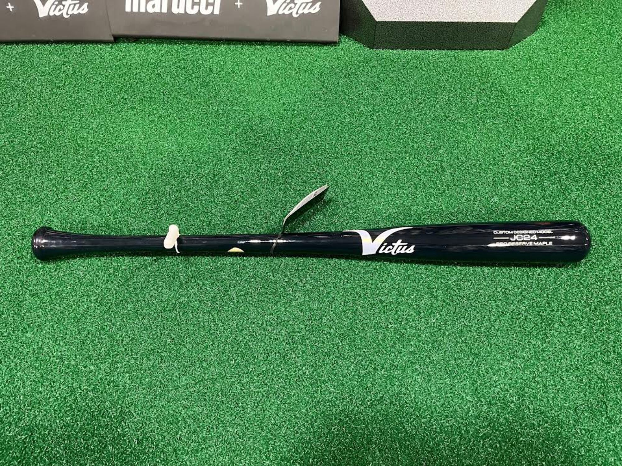 Victus JC24 Dealer's Choice Maple Pro Reserve Wood Bat: VRWMJC24-DC