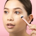 thumbnail image 4 of Brocha de maquillaje Real Techniques Expert Concealer, 1 unidad, 4 of 8