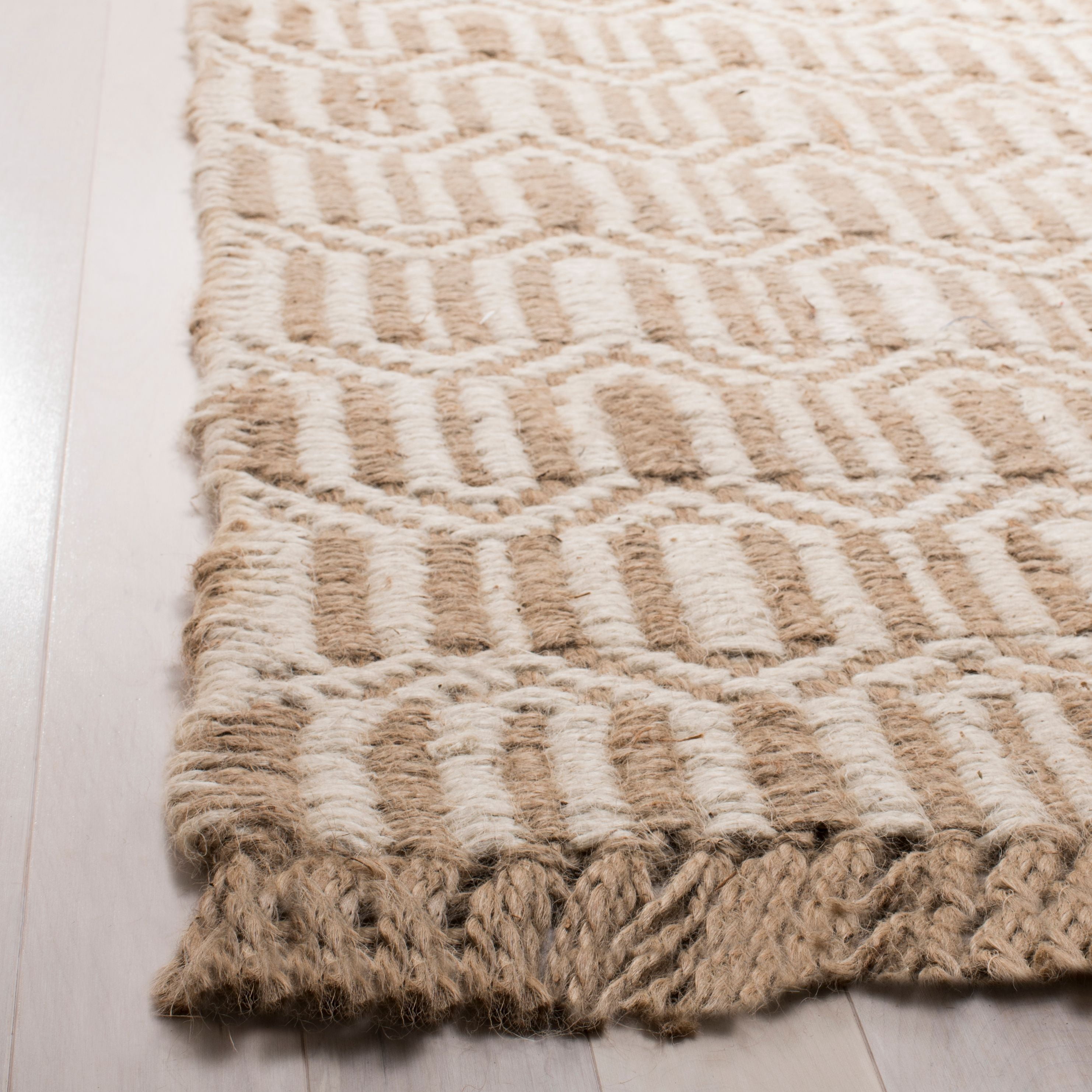 SAFAVIEH Natural Fiber Jakov Geometric Jute Area Rug, Natural/Ivory, 6' x 9'