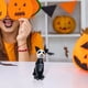 thumbnail image 4 of Estatua de perro Día de los muertos Figura de resina | Adorno de perro esqueleto de Halloween | Acento decorativo para el hogar para mesa, escritorio, estantería, mueble de TV | Manualidades, 4 of 4
