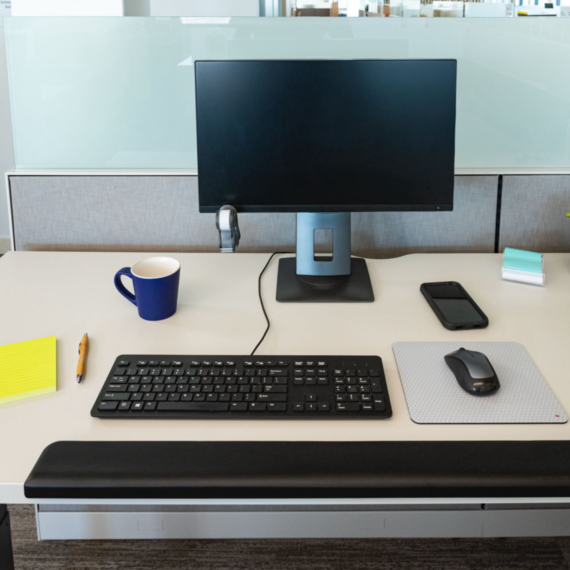 3M Gel Wrist Rest for Standing Desks Black WR200B