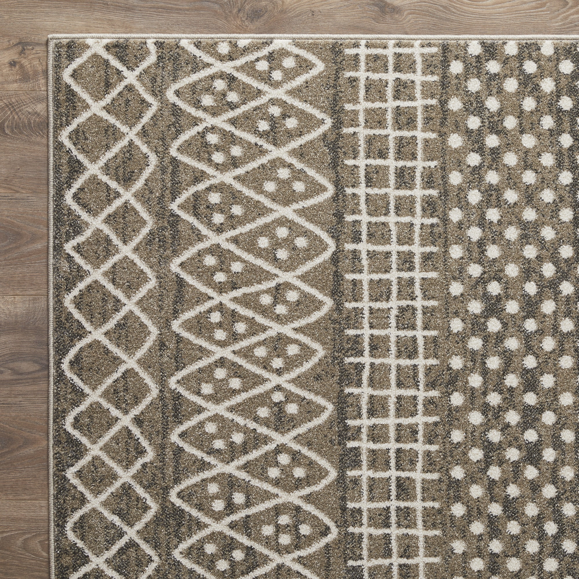Loomaknoti Ohanzah Osinda 5' x 7' Beige Geometric Indoor Polypropylene Area Rug