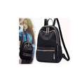 thumbnail image 4 of Bolsa Mochila De Moda Impermeable Cierre Antirrobo negra, cierres dorados, 4 of 4
