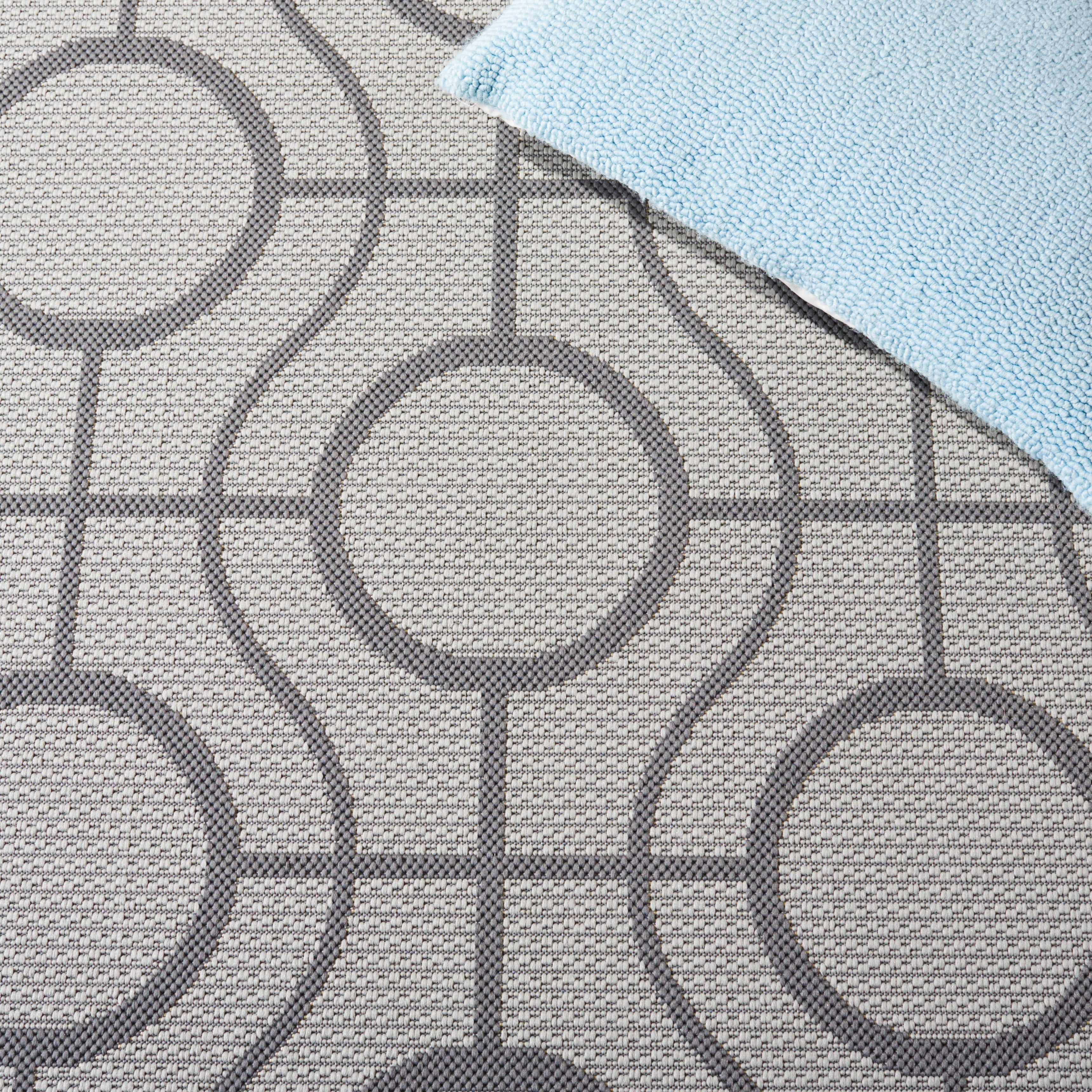 Safavieh Courtyard Brian Geometric Indoor/Outdoor Area Rug, Light Gray/Anthracite, 4' x 5'7"