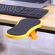 thumbnail image 4 of Almohadilla de reposabrazos de plástico Aliviador de fatiga acoplable Protector de hombro montado en la mesa Brazo de oficina interior Reposamuñecas Accesorios Espuma de PU amarilla Inevent EL014440-01B, 4 of 7