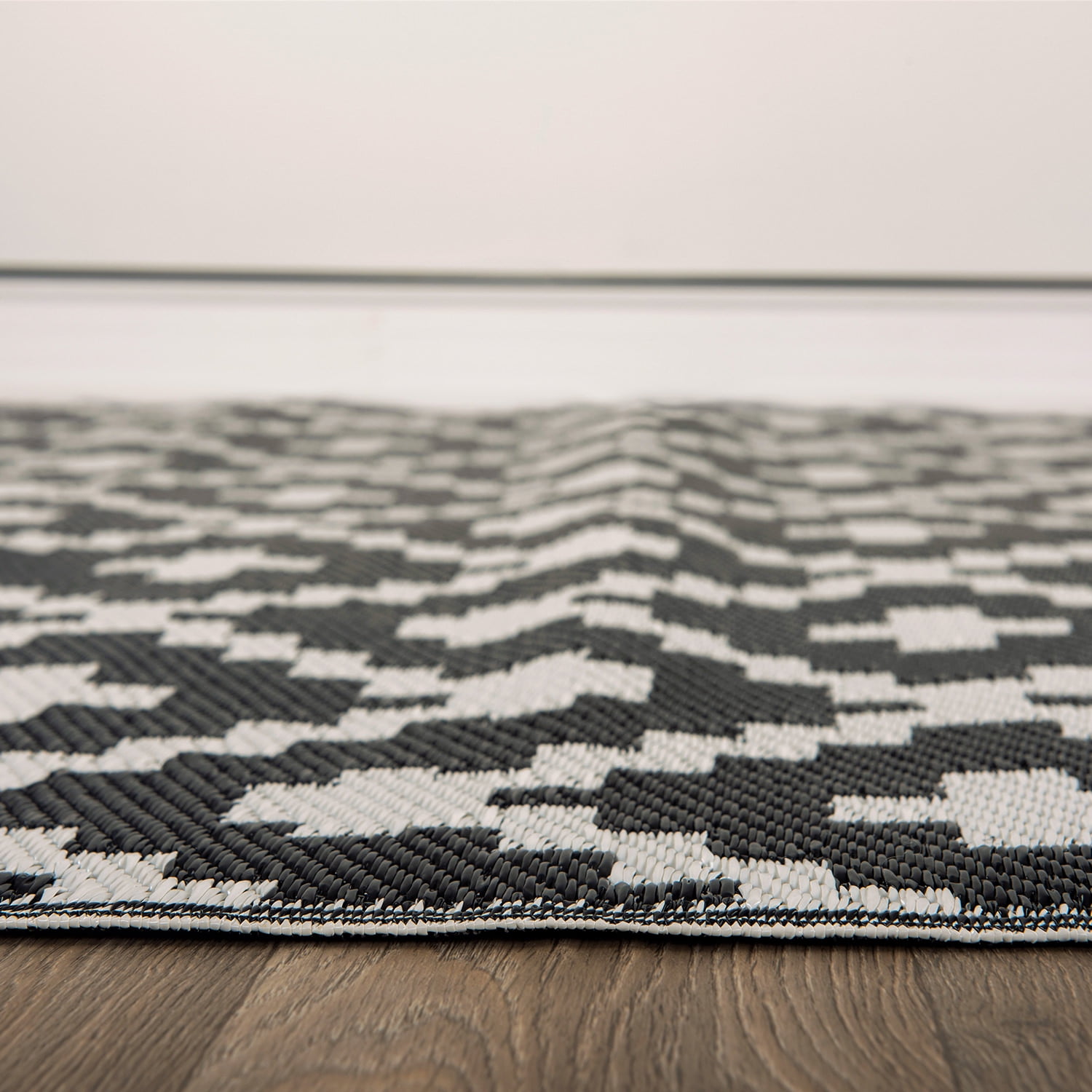 World Rug Gallery Trellis Geometric Reversible Plastic Indoor and Outdoor Picnic Mat, Camping Rug, RV Rug - BLACK 5' X 7'