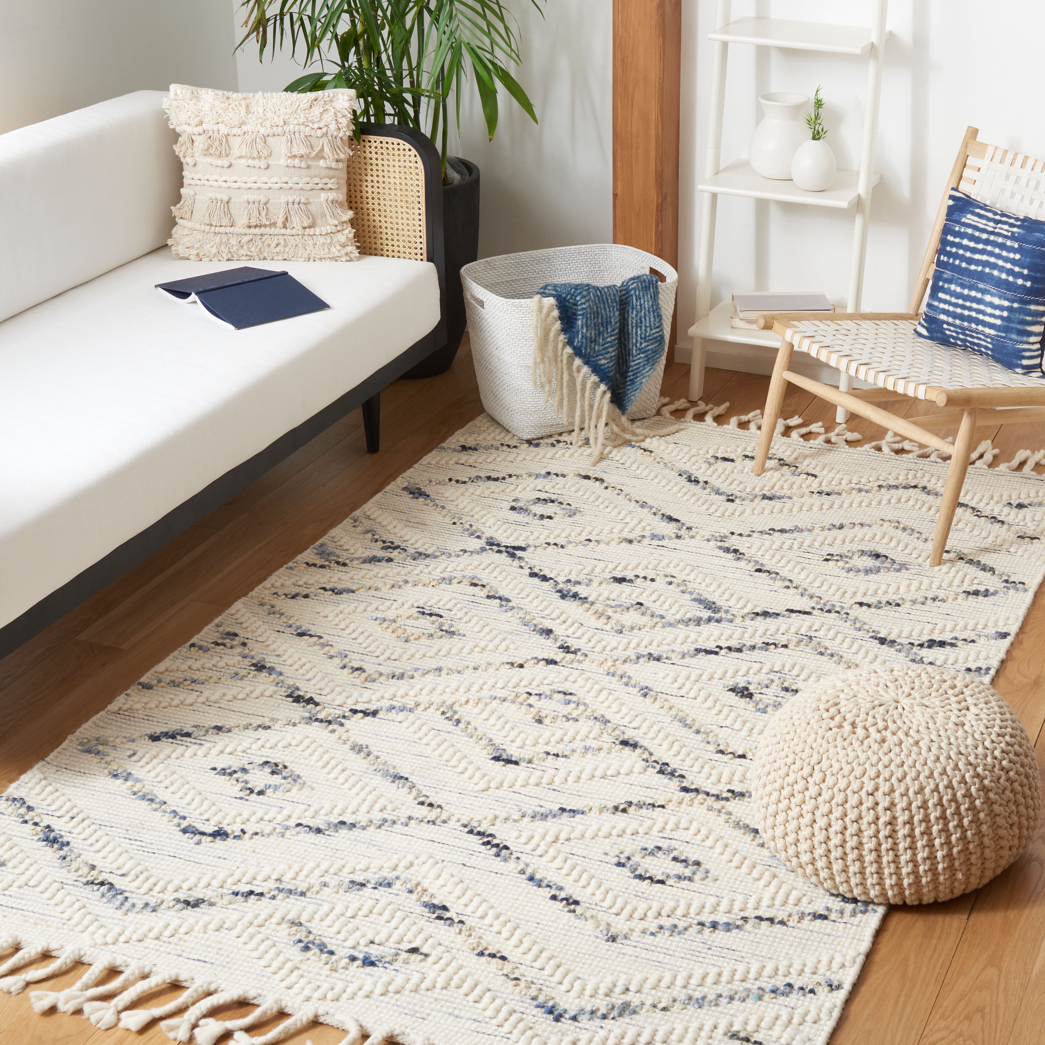 SAFAVIEH Natura Embla Southwestern Area Rug, Ivory/Blue, 6' x 6' Square