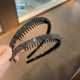 thumbnail image 2 of Diadema de estilo con dientes antideslizantes, para lavarse la cara, para uso exterior, versátil, para celebridades de Internet, para adultos, con horquilla para el pelo aplastado, tocado, paquete de, 2 of 6