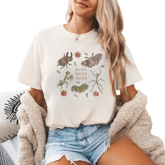 Bugs Need Hugs T-Shirt, Cute Insect Graphic Tee, Vintage Nature Tshirt, Funny Moth Beetle Praying Mantis Short Sleeve Tee