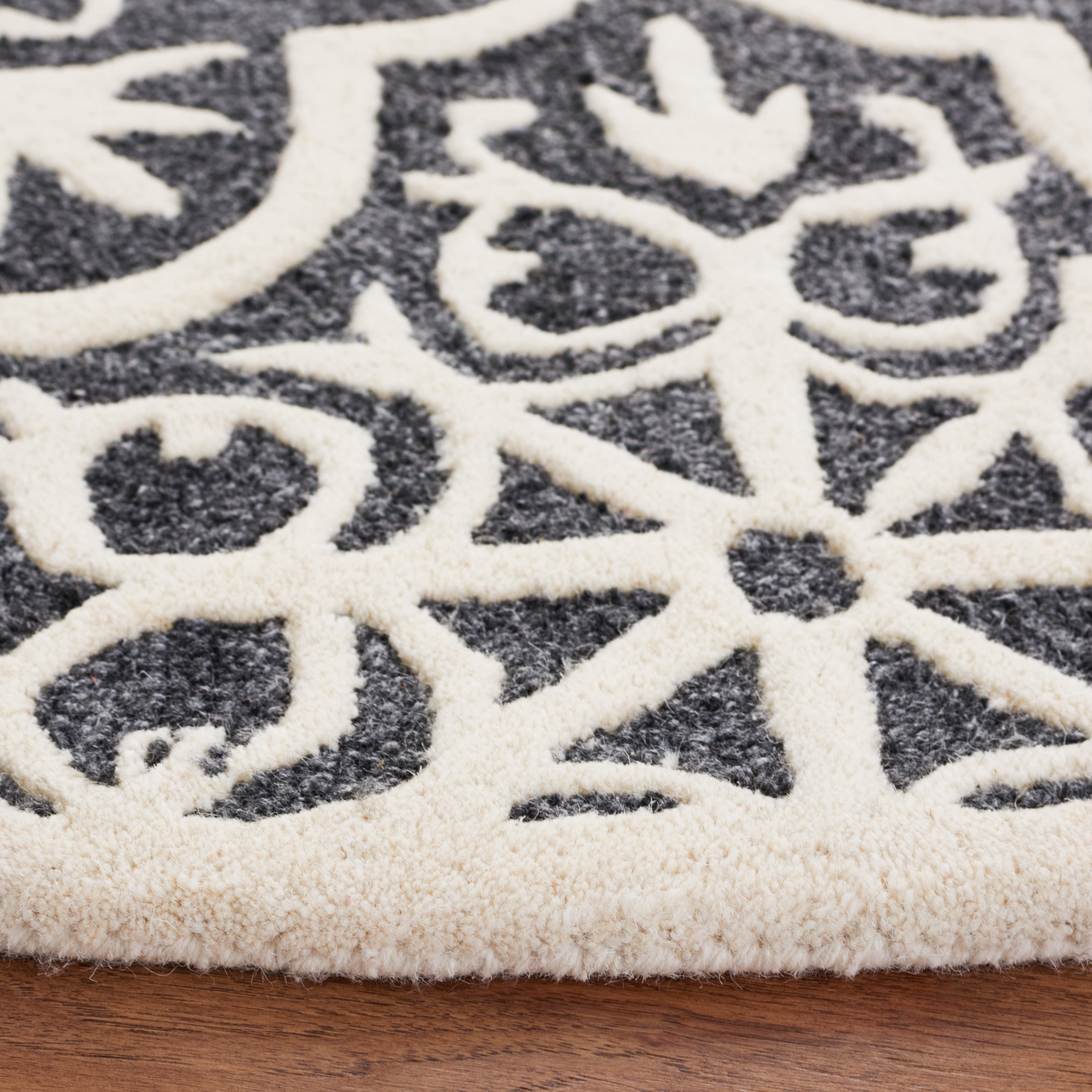 Safavieh Metro Phipp Medallion Area Rug, Black/Ivory, 6' x 6' Round