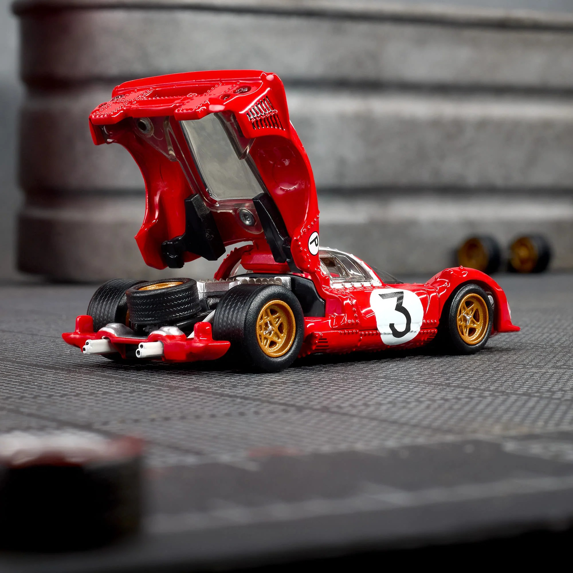 Hot Wheels Elite 64 1967 Ferrari 330 P4 – Premium 1:64 Die-Cast Car, Rosso Corsa Red, Real Riders Wheels, Opening Rear Clamshell