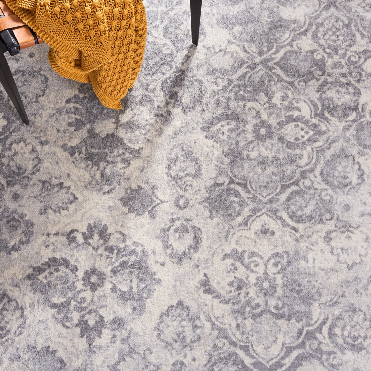 SAFAVIEH Brentwood Iola Oriental Area Rug, 4' x 6', Grey/Ivory