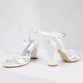 thumbnail image 4 of Sandalias ShowHow de seda con pajarita y tacones para mujer, color blanco 7.5, 4 of 6