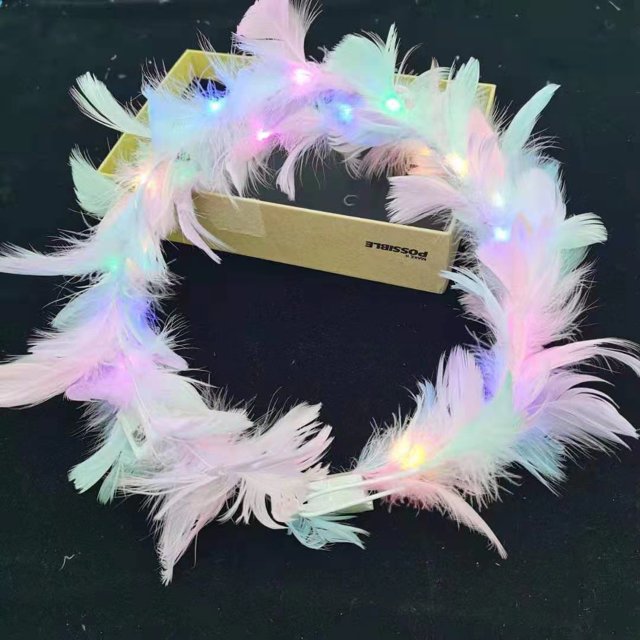 Corona de hadas con plumas de ganso y ángel luminoso, red roja para la cabeza, puesto de regalo en el mercado nocturno del parque