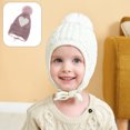 thumbnail image 4 of Bienvenido Love Gorro de punto para bebé con bola de pelo, protección para los oídos y gorro infantil calentito de terciopelo, 4 of 5