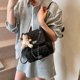 thumbnail image 3 of Mochila pequeña con cadena de rombos estilo Chanel, estilo coreano, moderna, para mujer, estilo extranjero, ligera y de lujo, novedad de verano de 2025, 3 of 5