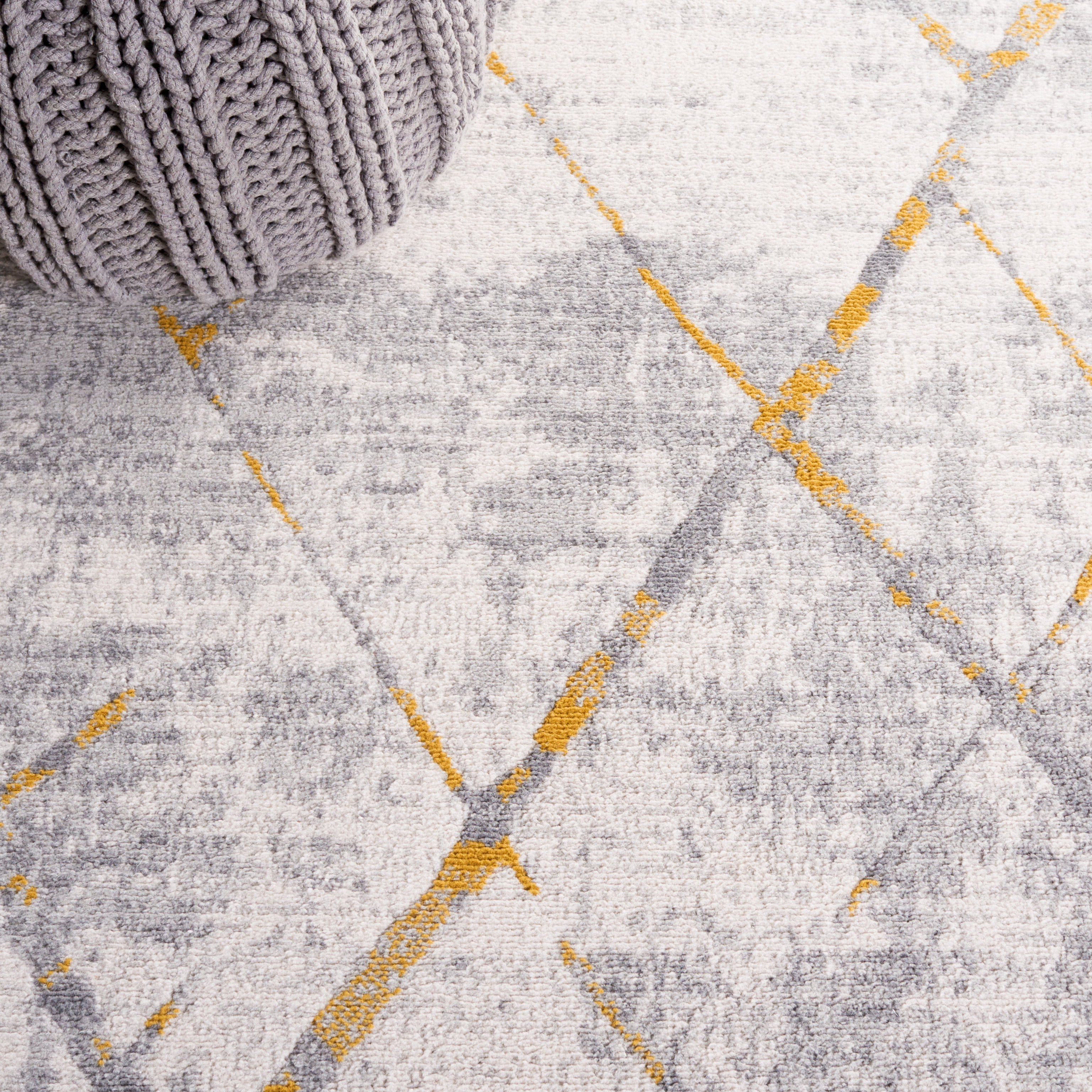 SAFAVIEH Odyssey Dylan Trellis Runner Rug, Grey/Gold, 2'2" x 8'