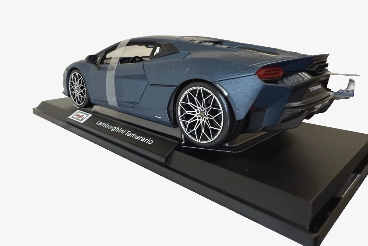 Maisto Diecast Model Lamborghini Temerario Metallic Blue 1:18