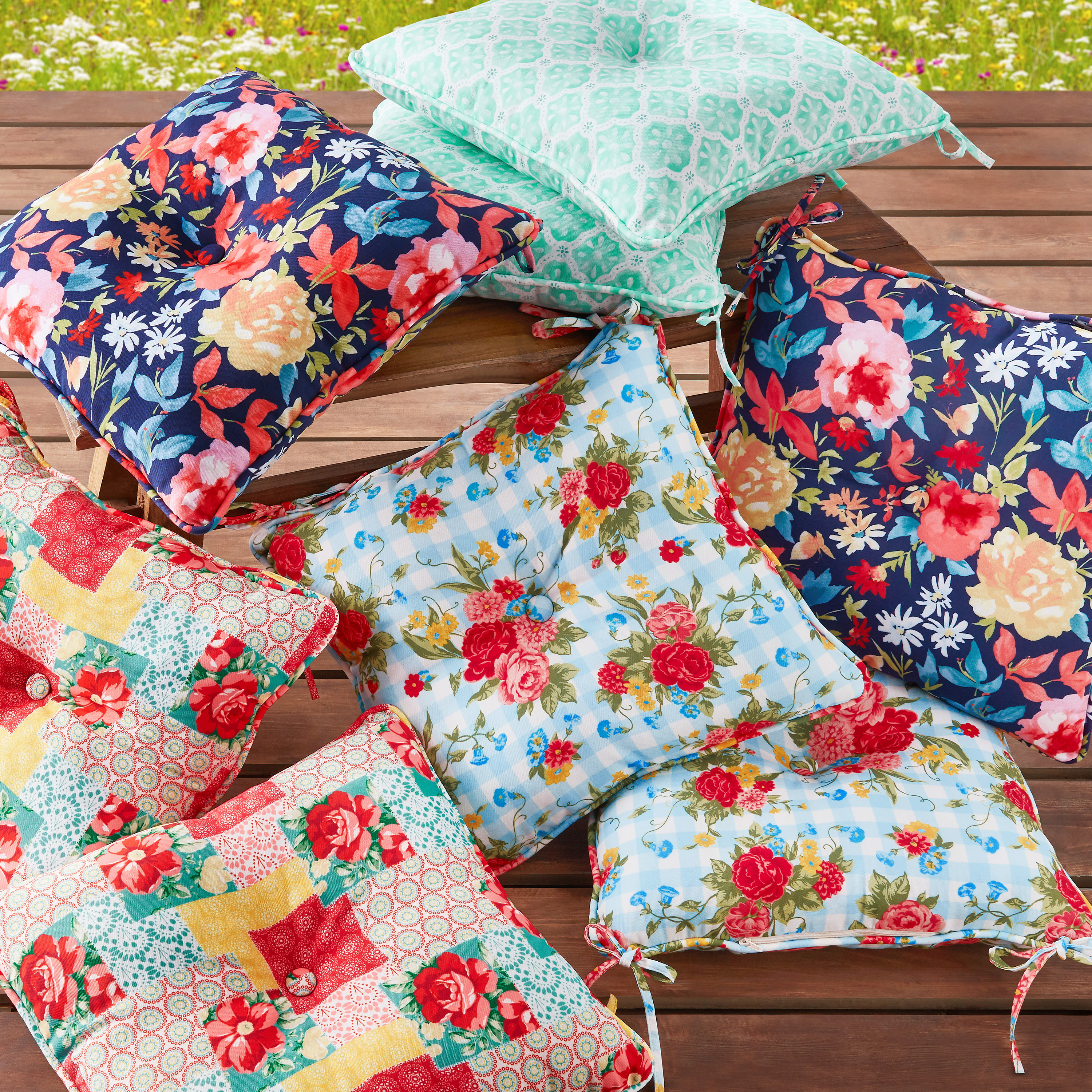 The Pioneer Woman 18" x 19" Multi-color Floral Patchwork Outdoor Seat Pad, 2 Pack - image 5 of 8