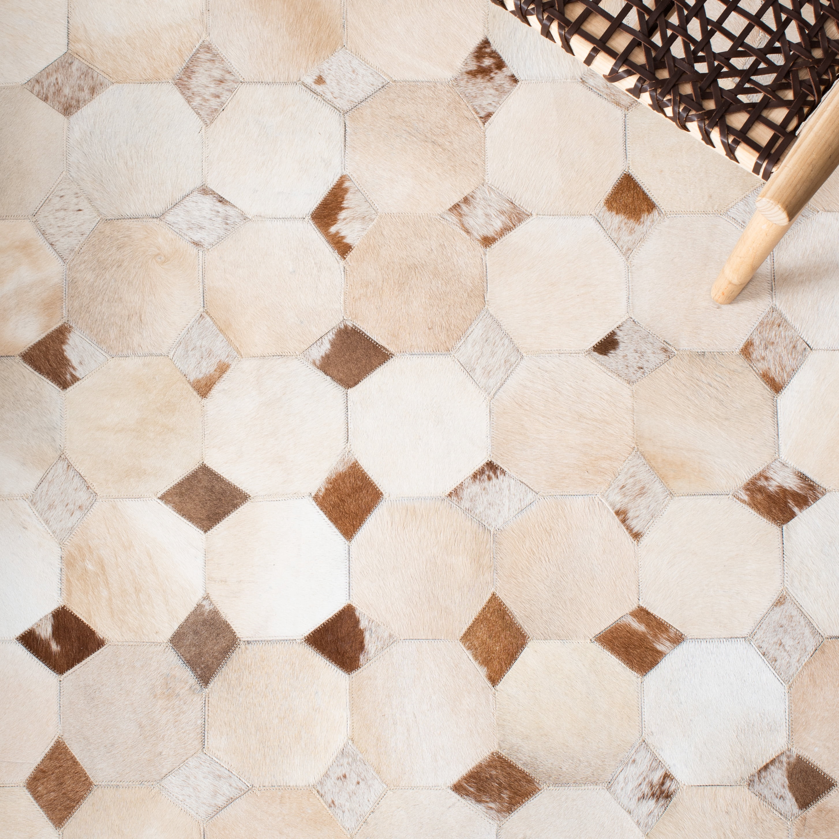 SAFAVIEH Studio Leather Stuart Geometric Area Rug, Ivory/Brown, 5' x 8'