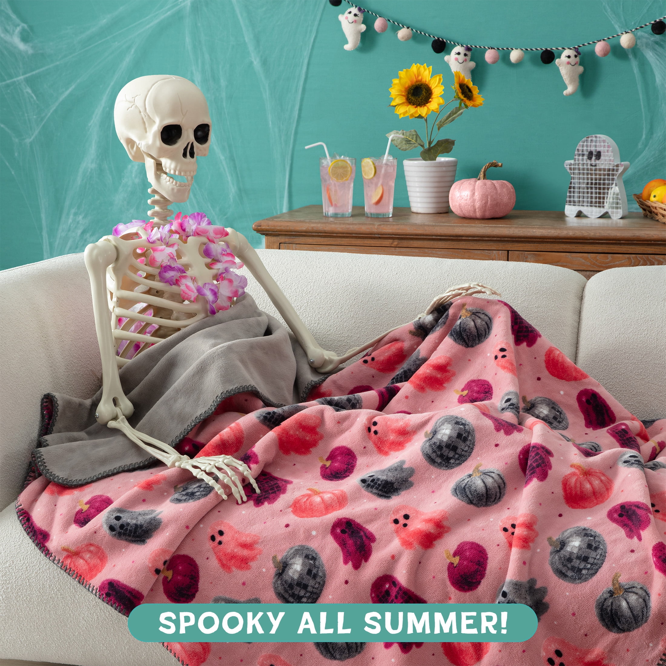 Boo-tique Halloween Throw Blanket, Reversible Soft Blanket,Ghost Party, Pink, 50" x 72"